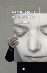 Razmetanost pozlačenega drobca
